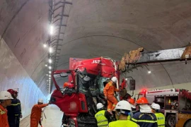 Tai nạn liên hoàn, cao tốc ở Hà Tĩnh ùn tắc