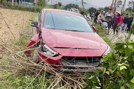 Mâu thuẫn khi hát karaoke, nam thanh niên lao ô tô tông 1 người tử vong