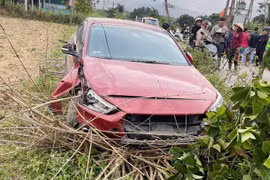 Mâu thuẫn khi hát karaoke, nam thanh niên lao ô tô tông 1 người tử vong