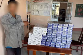 Bắt giữ người đàn ông vận chuyển gần 800 bao thuốc lá lậu