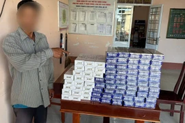 Bắt giữ người đàn ông vận chuyển gần 800 bao thuốc lá lậu