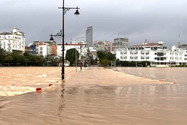 Lũ lên nhanh, TP Huế cho học sinh nghỉ học