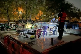 Bắt giữ 2 phương tiện tàng trữ cát “lậu” ở Vĩnh Long