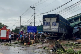 Xe tải mất lái lao vào chợ khiến 3 người tử vong ở Quảng Trị