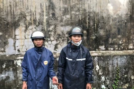 Bắt giữ 2 đối tượng vận chuyển gần 3000 bao thuốc lá lậu