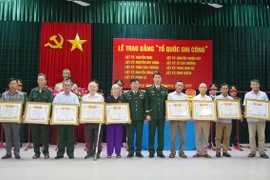 Xúc động lễ trao Bằng Tổ quốc ghi công cho 9 liệt sĩ ở Quảng Trị