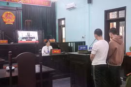 Bán ma túy cho 'dân chơi', 2 thanh niên lĩnh gần 23 năm tù