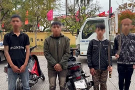 Triệu tập nhóm thiếu niên mang hung khí, lạng lách quay clip đăng TikTok