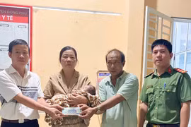 Giúp người phụ nữ cùng con nhỏ đoàn tụ gia đình sau gần 1 năm mất liên lạc