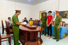 Mang xe máy của dì ruột đi cầm cố để lấy tiền chơi game