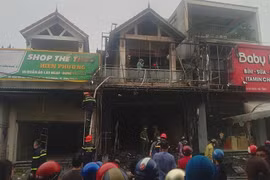 Hà Tĩnh: Cháy lớn thiêu rụi cửa hàng, thiệt hại hàng tỷ đồng