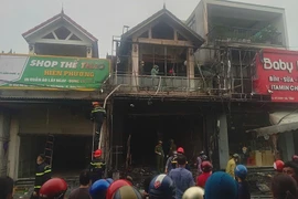 Hà Tĩnh: Cháy lớn thiêu rụi cửa hàng, thiệt hại hàng tỷ đồng