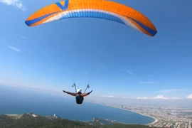 Tạm dừng bay dù lượn ở Sơn Trà sau sự cố du khách tử nạn