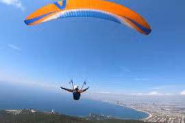 Tạm dừng bay dù lượn ở Sơn Trà sau sự cố du khách tử nạn