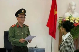 Khởi tố 3 “nữ quái” vận chuyển tiền qua biên giới