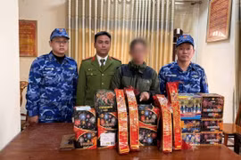 Bắt quả tang đối tượng vận chuyển 35kg pháo lậu ở Quảng Trị