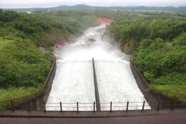 Nhiều hồ chứa ở Hà Tĩnh tăng lưu lượng xả tràn