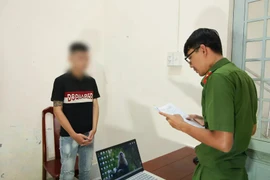 Dàn cảnh chặn cướp điện thoại của người yêu cũ để xoá dữ liệu nhạy cảm