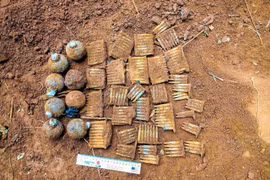 Huỷ nổ an toàn hàng trăm viên đạn, lựu đạn ở Quảng Trị