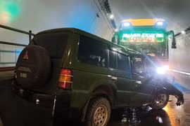 Hai ô tô đối đầu trong hầm Đèo Ngang, 2 người tử vong