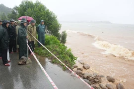 TP Huế công bố tình huống khẩn cấp về sạt lở bờ biển