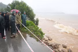 TP Huế công bố tình huống khẩn cấp về sạt lở bờ biển