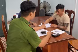 Cầm dao nhọn, bịt mặt đột nhập vào nhà dân cướp tài sản