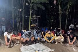 Đột kích sới bạc, bắt 28 đối tượng, thu giữ hơn 190 triệu đồng
