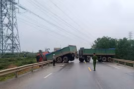 Xe đầu kéo va chạm xe máy, 2 người tử vong tại chỗ