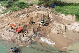 Bắt giữ vụ khai thác cát 'lậu' cực khủng ở Quảng Trị