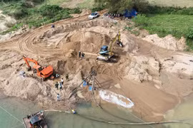 Bắt giữ vụ khai thác cát 'lậu' cực khủng ở Quảng Trị