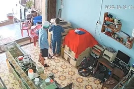 Bắt khẩn cấp đối tượng cướp giật dây chuyền vàng ở Lâm Đồng