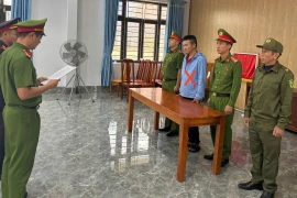 Thuê ô tô tải chở hàng rồi mang đi bán lấy tiền tiêu xài