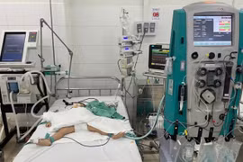 Cứu bé 2 tuổi bị biến chứng tay chân miệng nặng