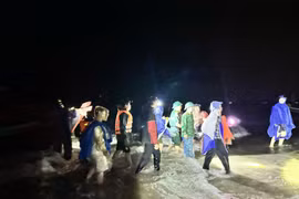 Nỗ lực tìm kiếm 2 người dân mất tích trên biển ở Hà Tĩnh