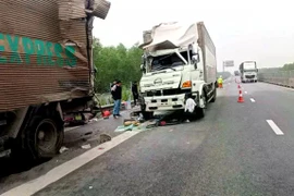 Xe tải biến dạng sau tai nạn liên hoàn trên cao tốc đoạn qua Hà Tĩnh