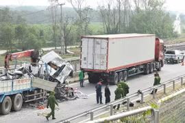 Khởi tố vụ ô tô tải đâm xe đầu kéo làm 5 người thương vong ở Quảng Trị