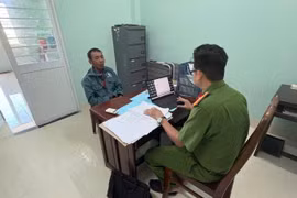 Đâm trọng thương con rể hàng xóm vì hát karaoke gây ồn ào