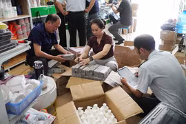 Thu giữ lượng lớn mỹ phẩm không nguồn gốc ở Quảng Bình