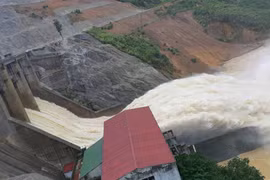 Hà Tĩnh mưa xối xả, thuỷ điện Hố Hô xả lũ trên 1.100m³/s