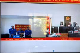 Rủ nhau 'mở tiệc' ma tuý tại nhà, nhóm bị cáo lĩnh hơn 25 năm tù