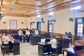 Lừa bán điện thoại rởm, nhóm bị cáo lĩnh 57 năm tù