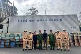 Truy bắt xe tải chở 111.000 bao thuốc lá “lậu” ở Quảng Trị