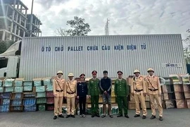 Truy bắt xe tải chở 111.000 bao thuốc lá “lậu” ở Quảng Trị