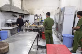 Xử phạt 2 hộ kinh doanh dịch vụ ăn uống ở Vĩnh Long