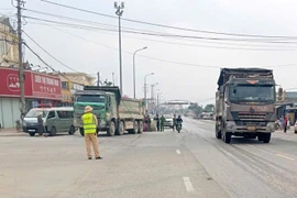 Va chạm với xe tải trên Quốc lộ 1A, người phụ nữ tử vong tại chỗ