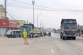 Va chạm với xe tải trên Quốc lộ 1A, người phụ nữ tử vong tại chỗ