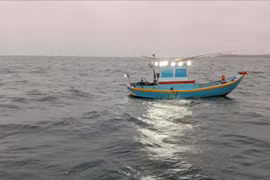 Người đàn ông tử vong bất thường trên thuyền đánh cá ở Phú Quý