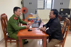 Đối tượng truy nã ra đầu thú sau gần 1 tháng lẩn trốn