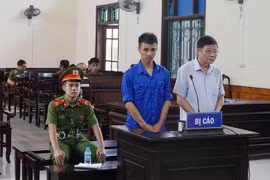 Phù phép gỗ lậu từ Lào về Việt Nam, 2 đối tượng lĩnh 25 năm tù giam